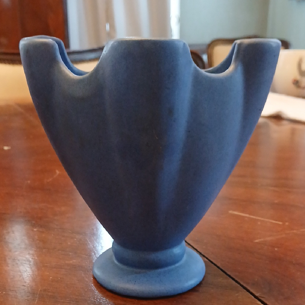 Vintage NILOAK american Art Pottery Periwinkle Blue Vase 6"×6"